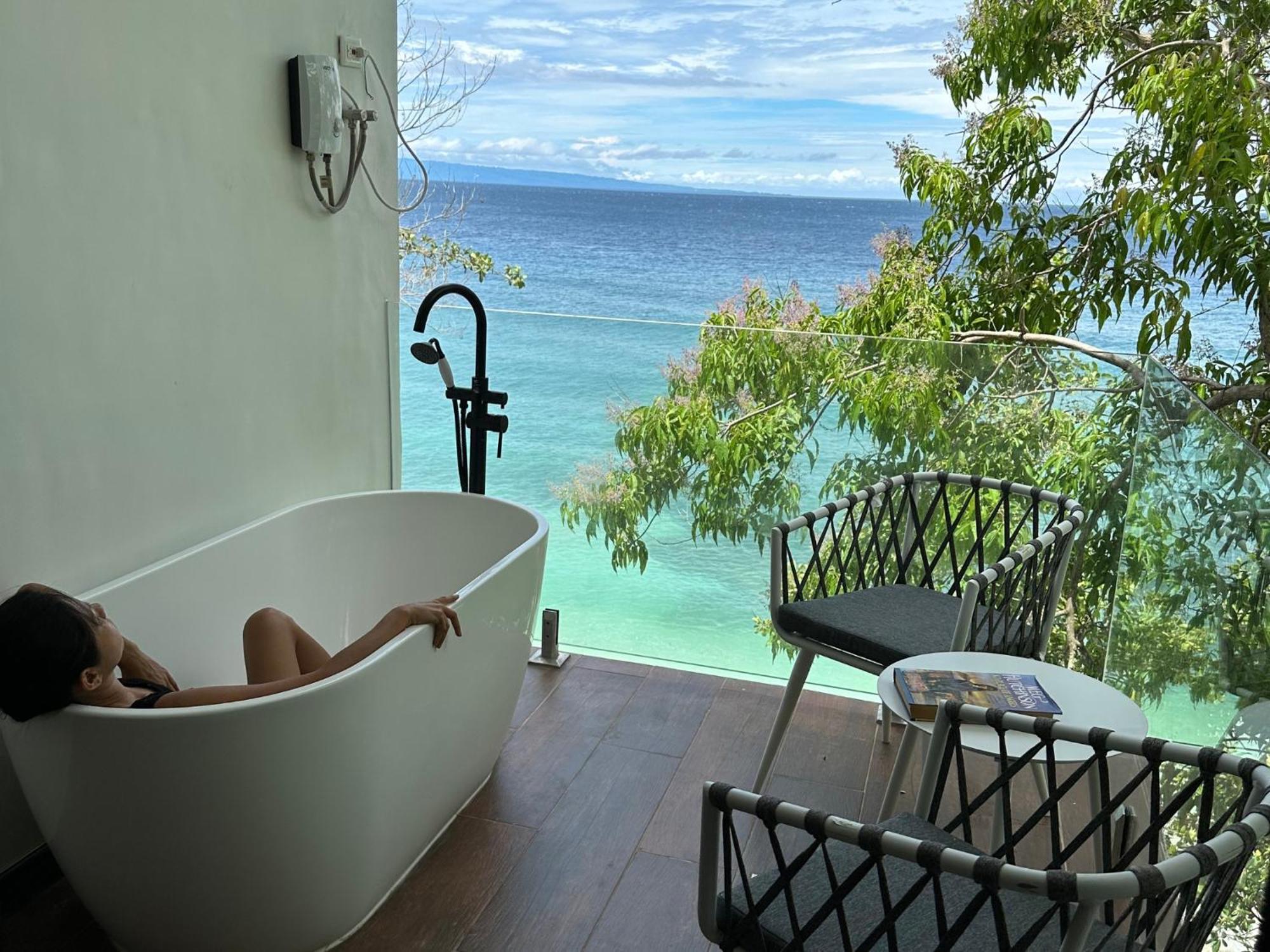 The French Villa-Santander Cebu Екстер'єр фото