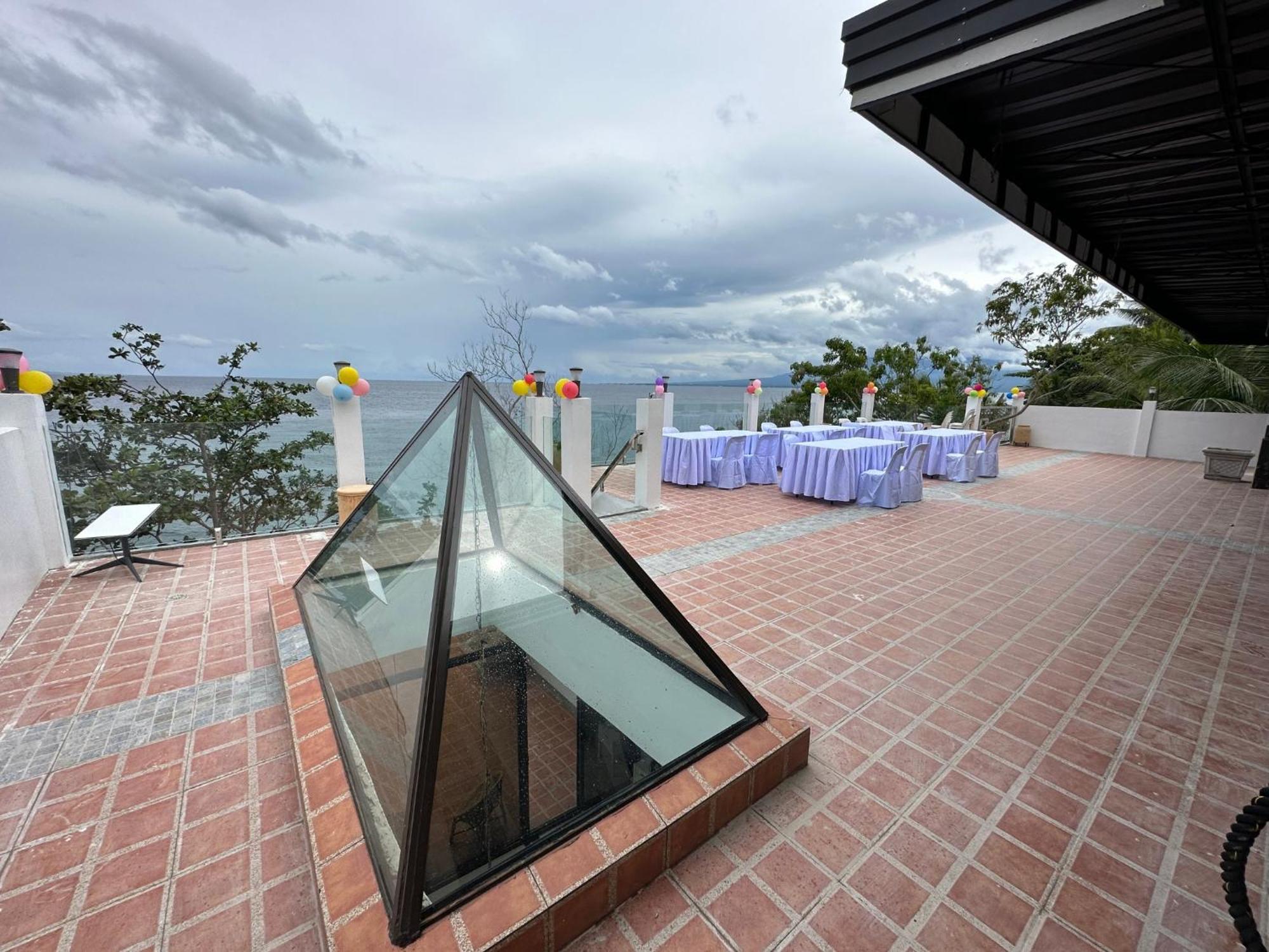 The French Villa-Santander Cebu Екстер'єр фото